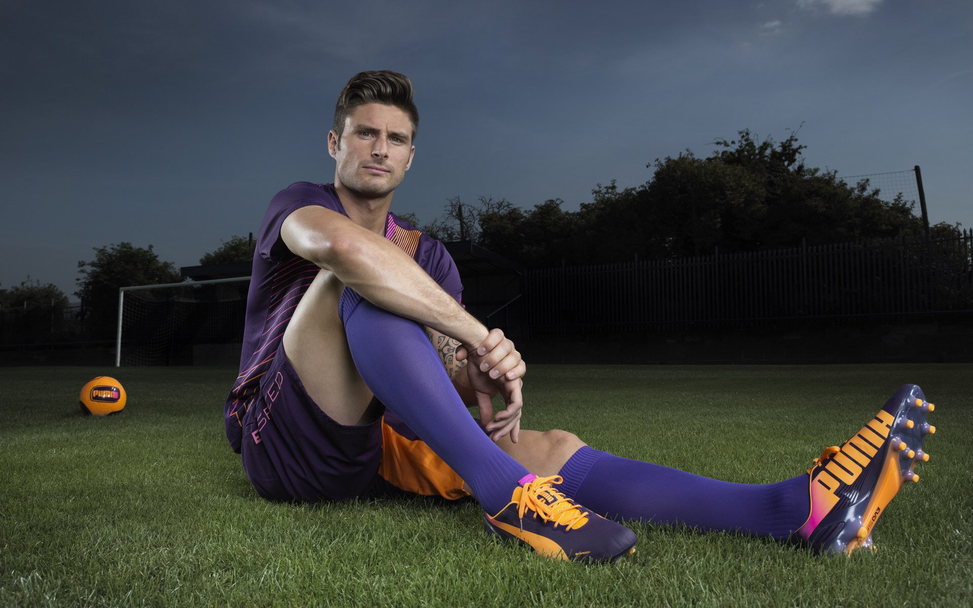 九游官方下载-西甲精彩瞬间：突破、头球、精彩扑救不断，2021西甲用球